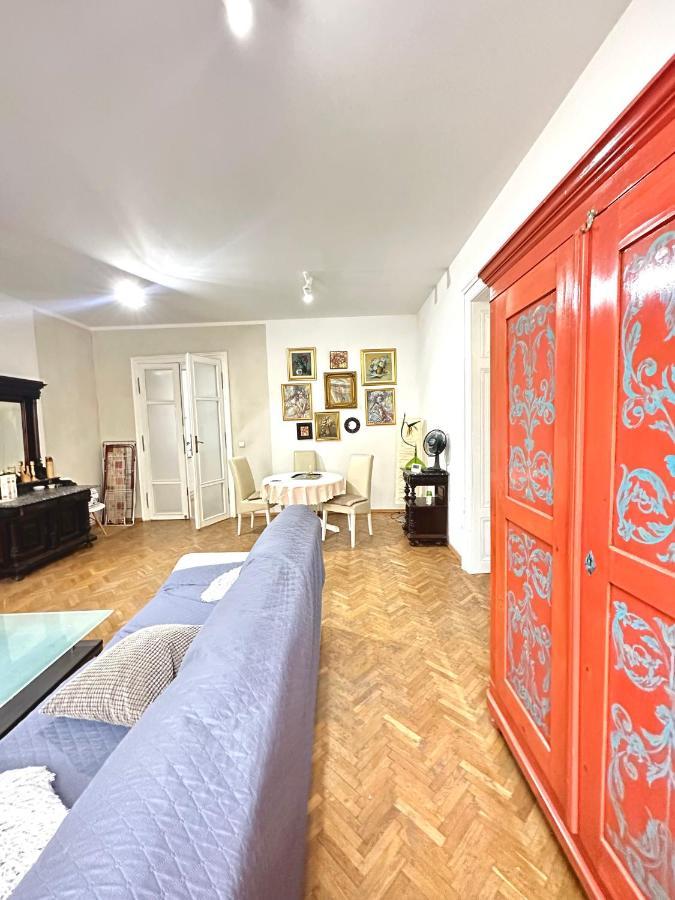 Charming Apartament City Center Timisoara Esterno foto